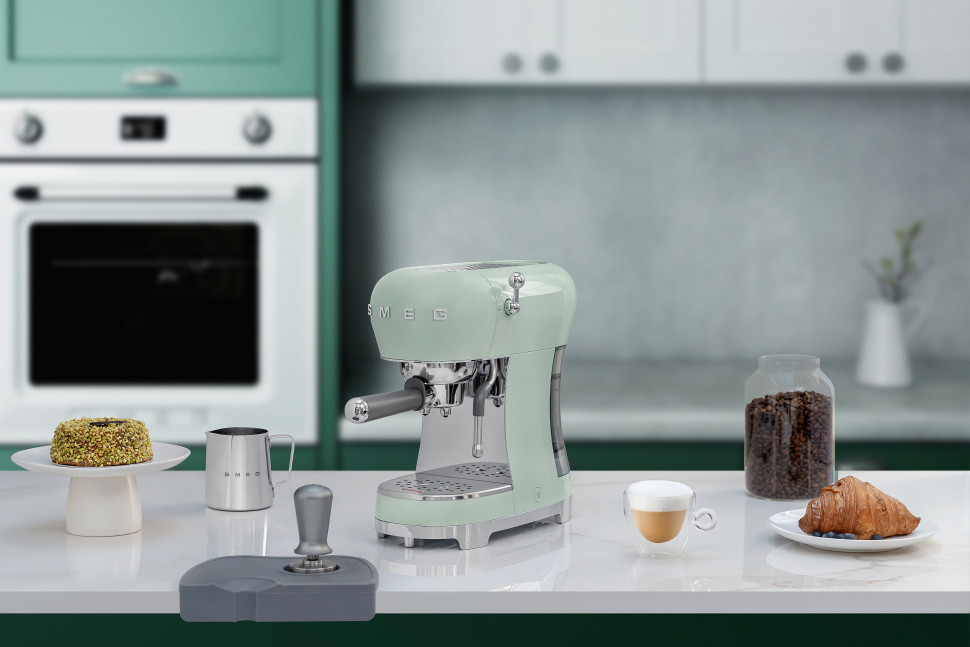 SMEG ECF02PGEU Кофемашина-эспрессо, цвет пастельный зеленый